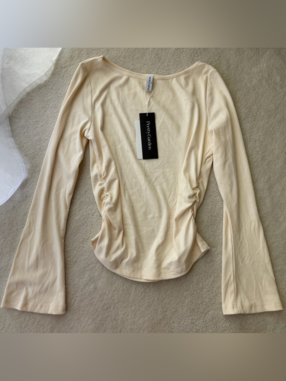 BNWT Pretty Garden Cream Long-Sleeve Ruched Women’s Top